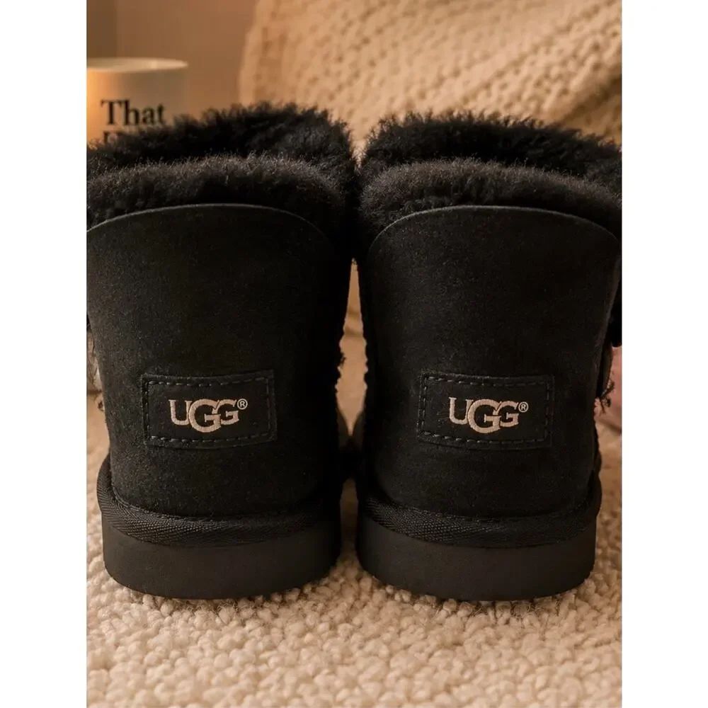 UGG Bailey Button Black Sheepskin Shearling Boots Women’s Size 5 Classic Short